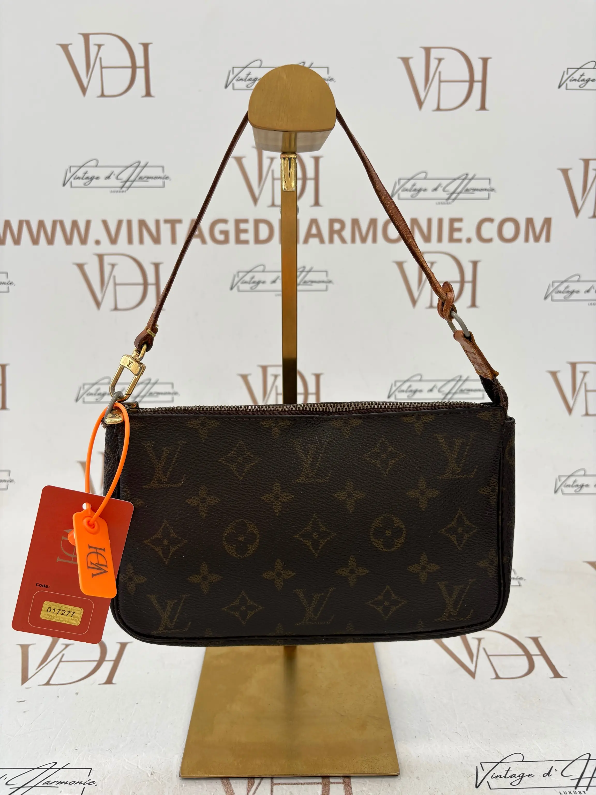 LOUIS VUITTON POCHETTE ACCESSOIRES