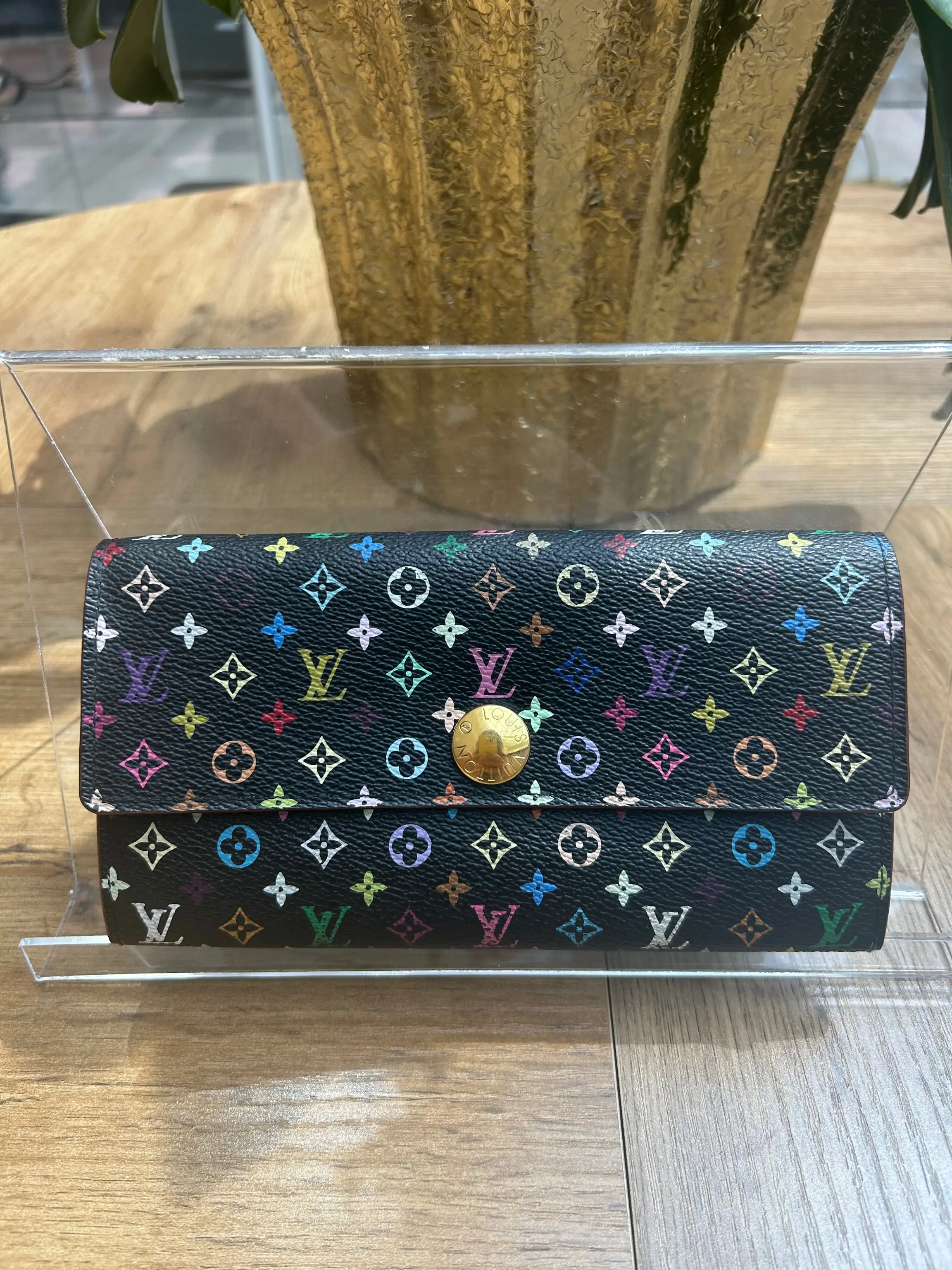 LOUIS VUITTON