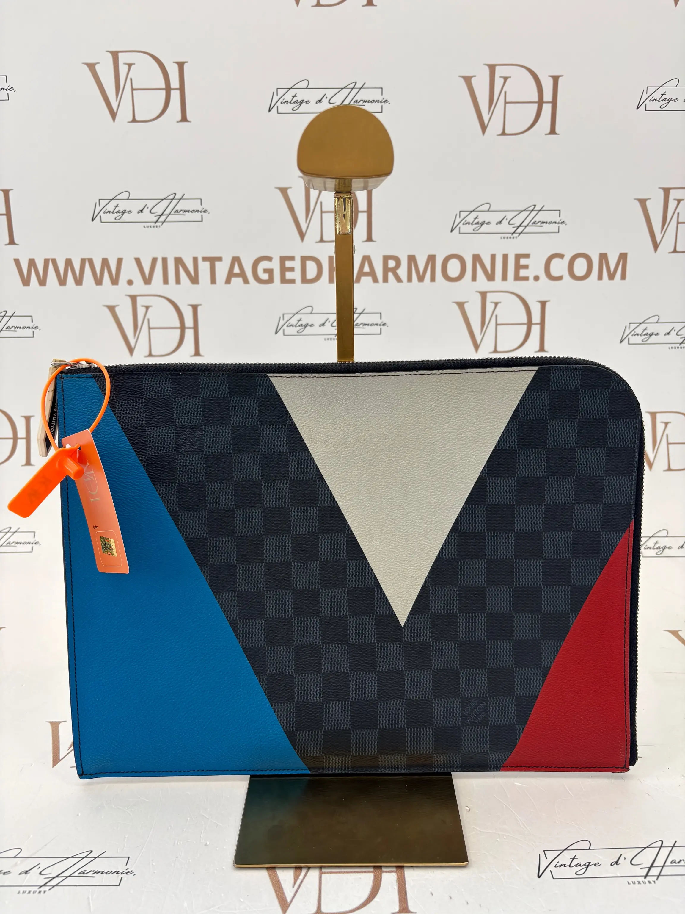 LOUIS VUITTON POCHETTE