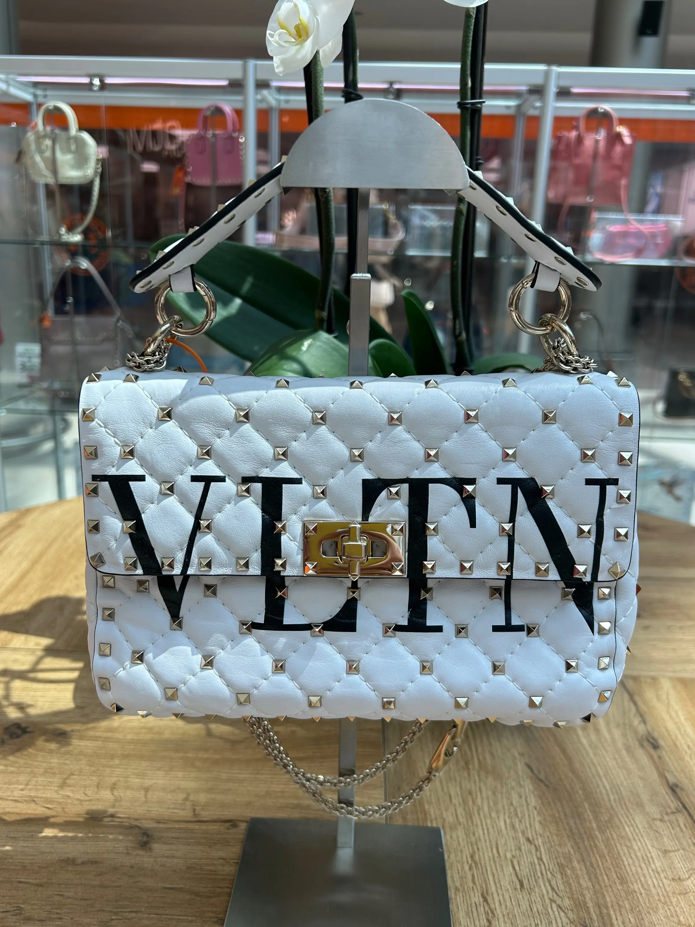 VALENTINO