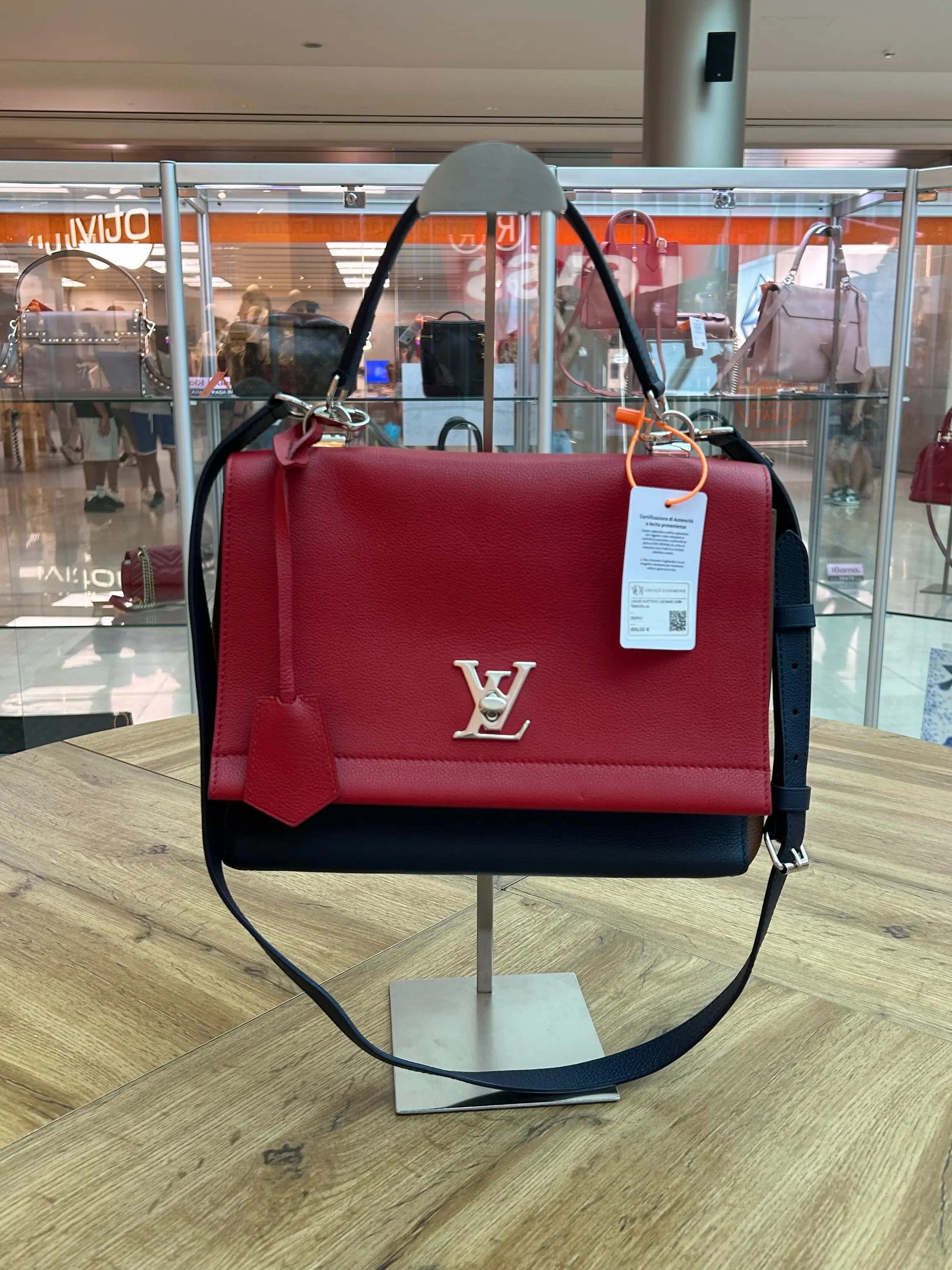 LOUIS VUITTON LOCKME CON TRACOLLA