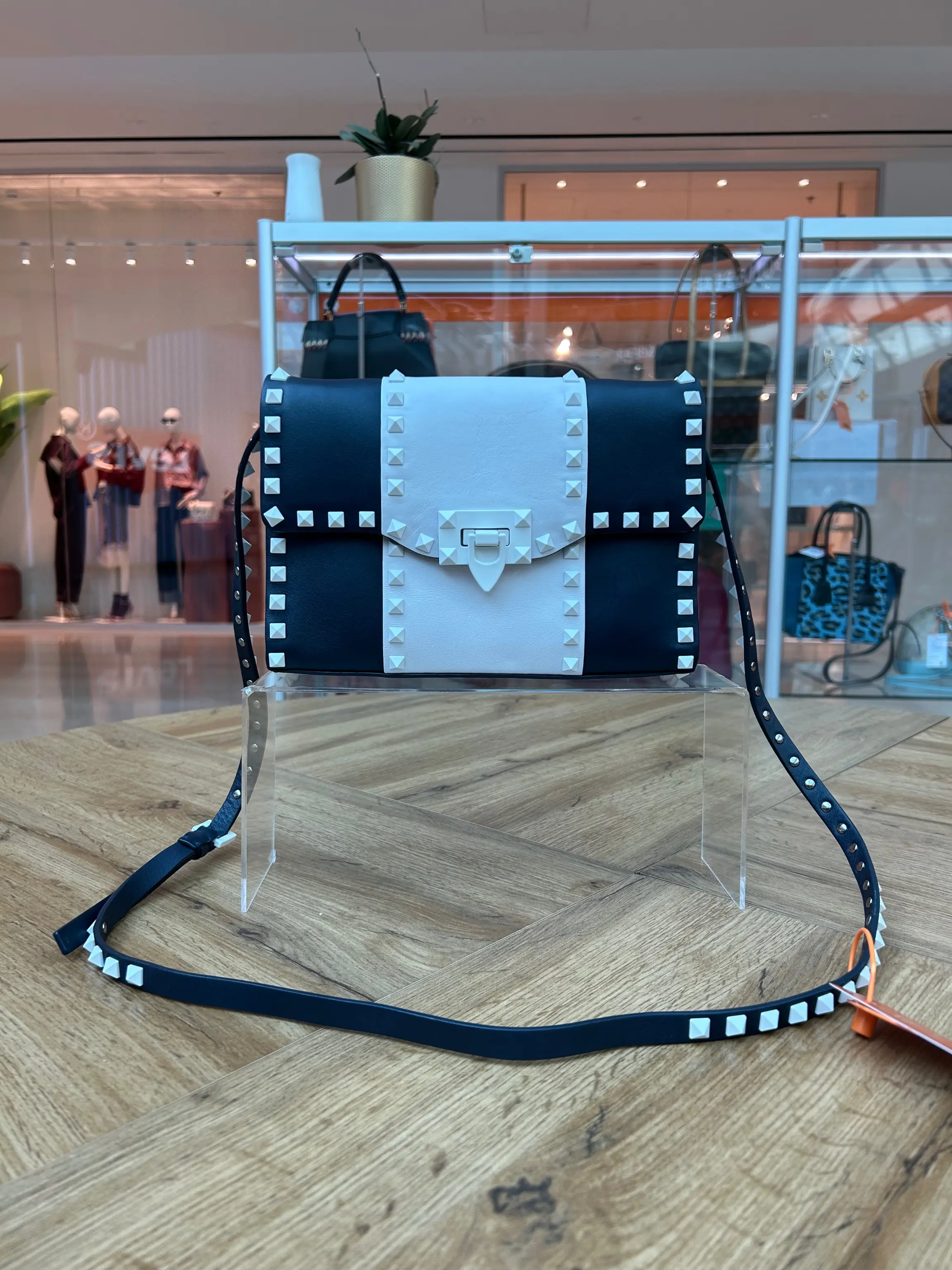 VALENTINO