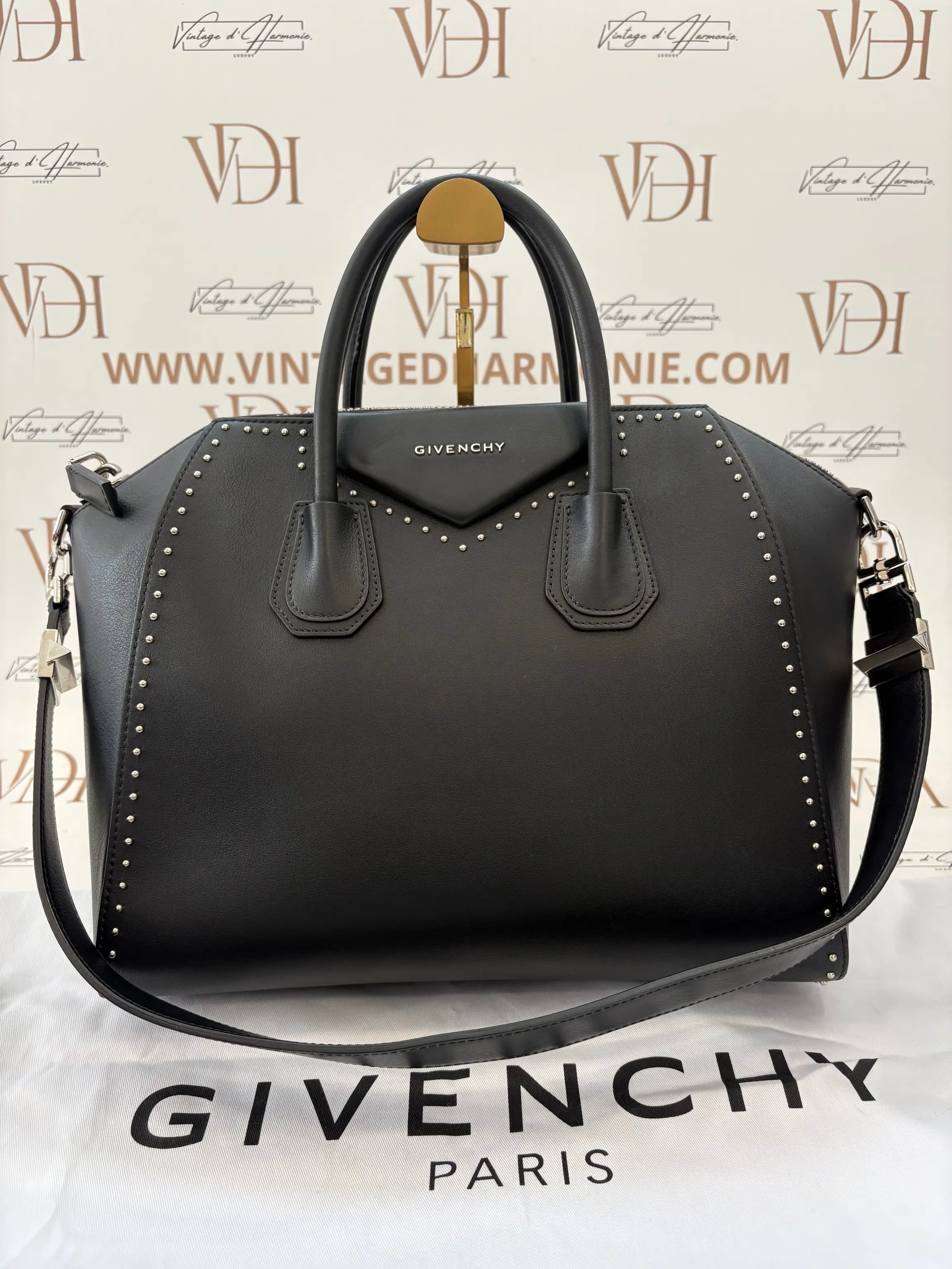 GIVENCHY