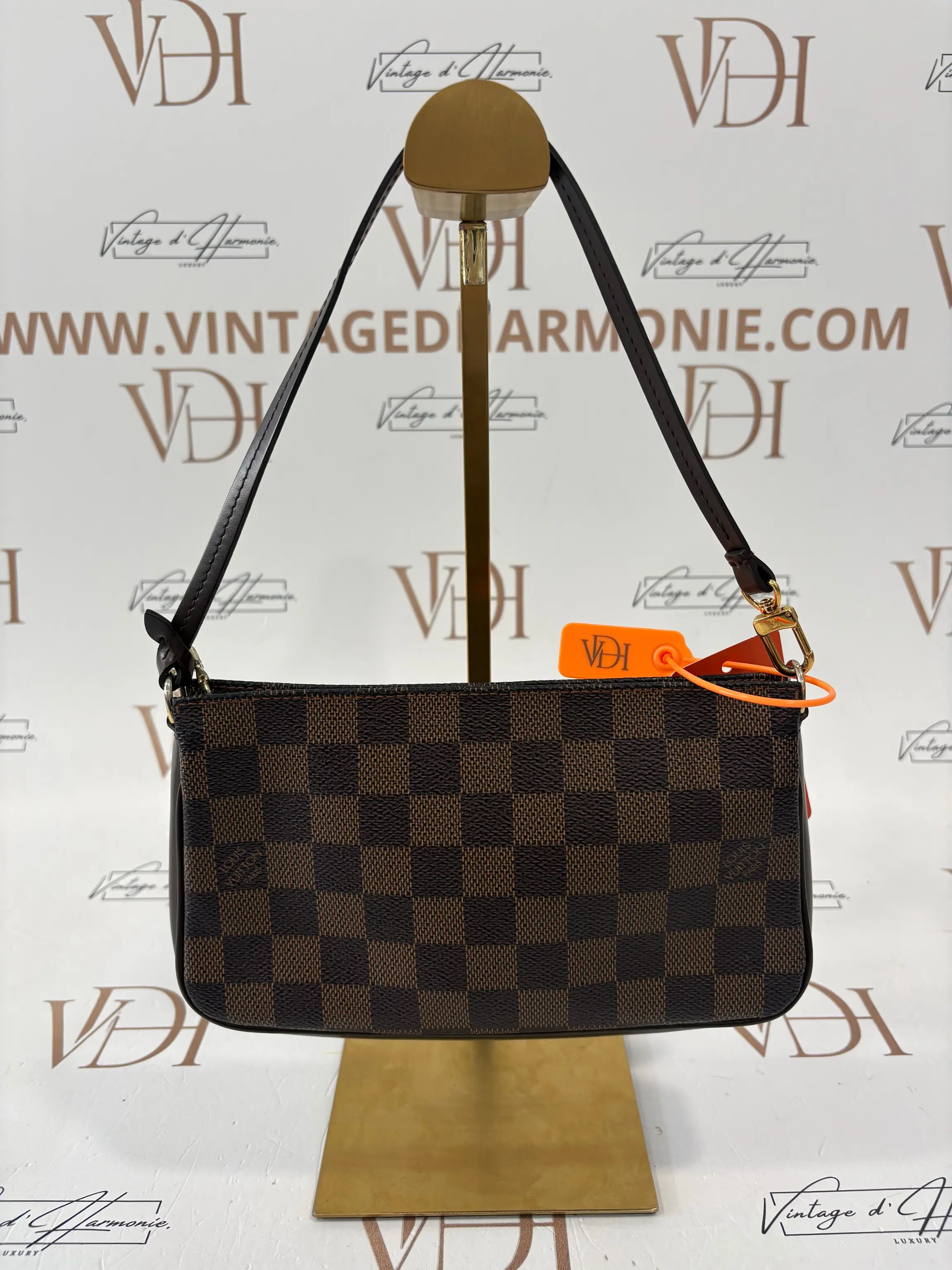 LOUIS VUITTON NAVONA