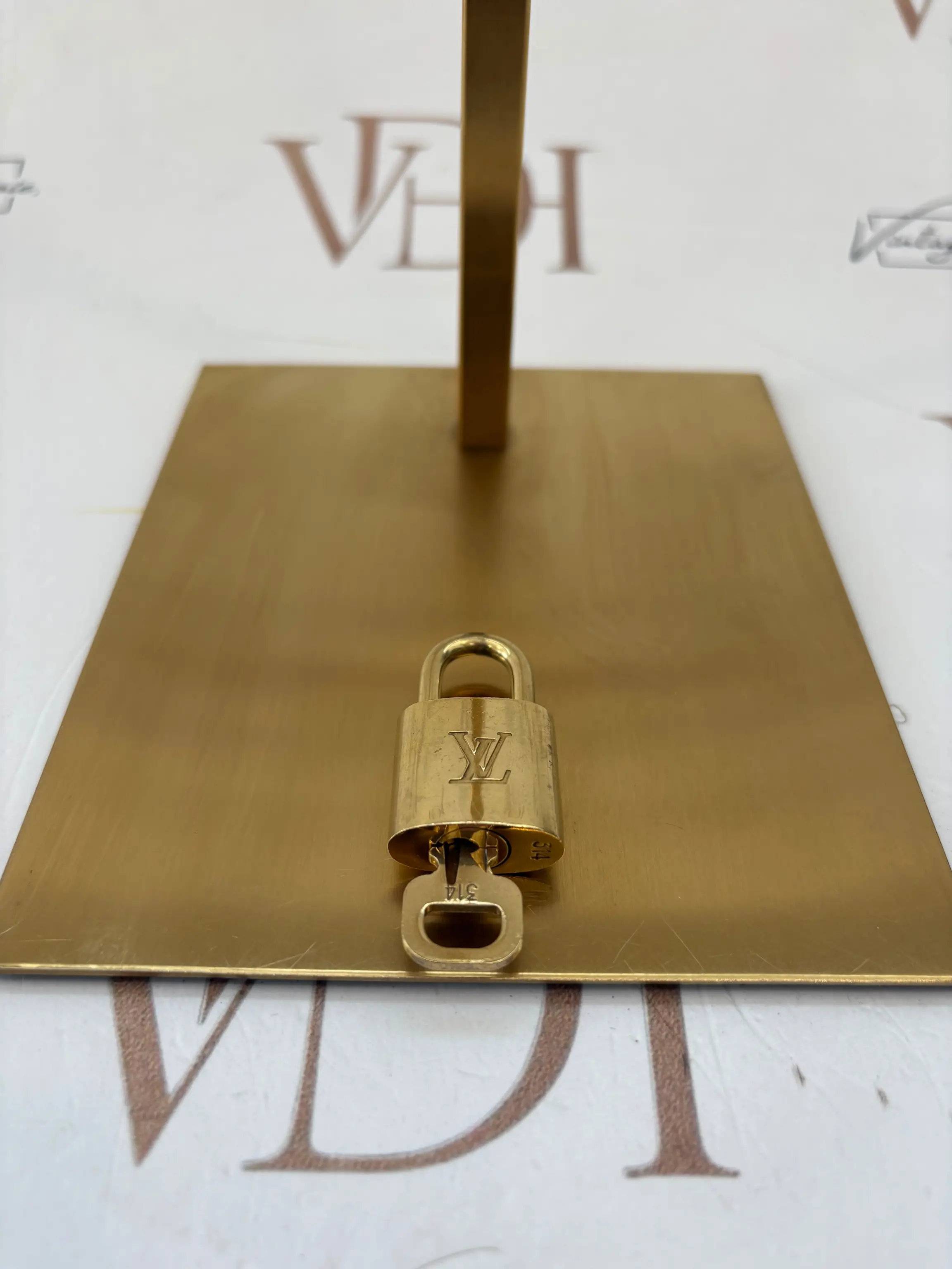 LV - Lucchetto