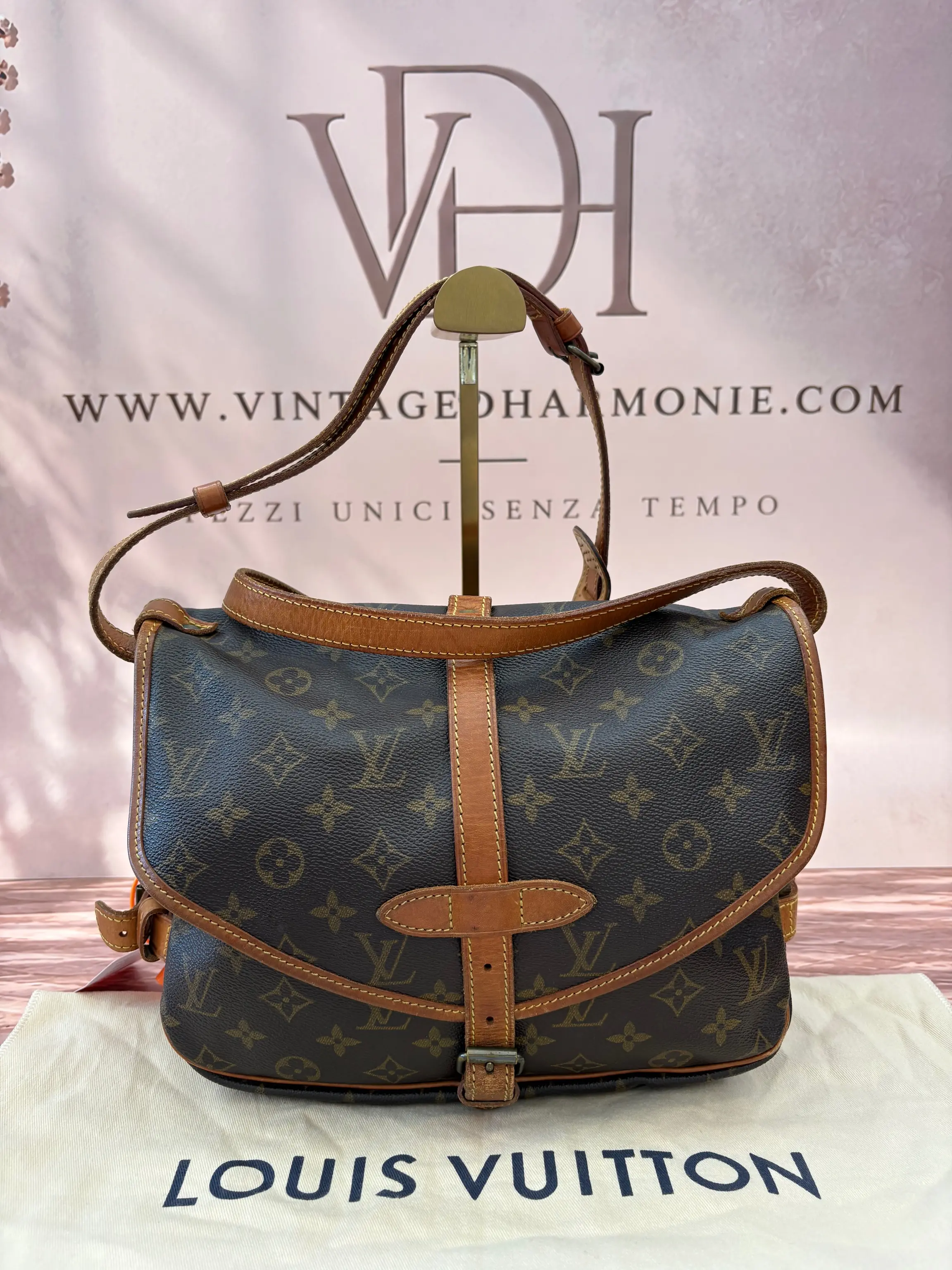 LOUIS VUITTON SAUMUR 30