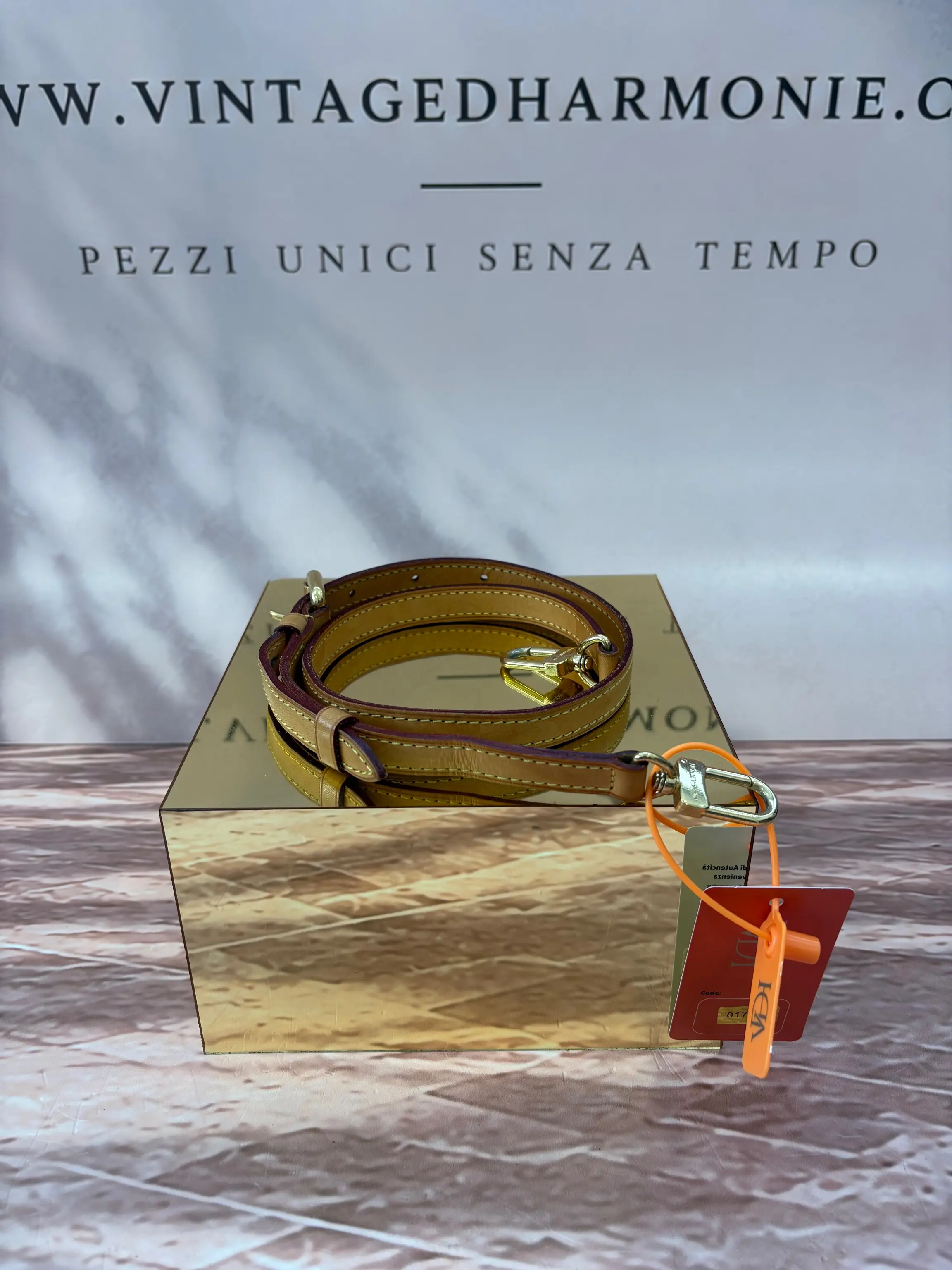 Louis Vuitton Tracolla regolabile in vacchetta